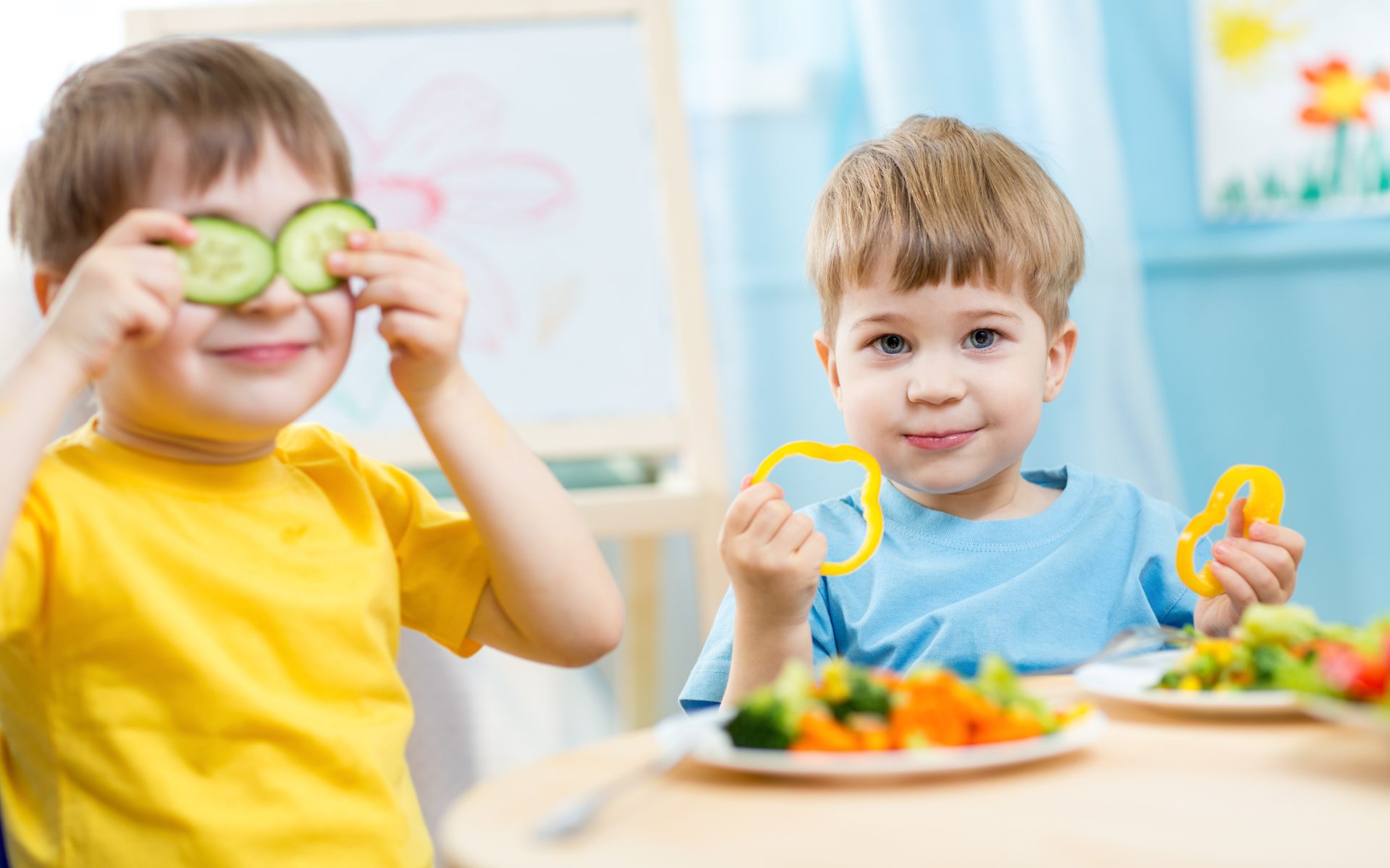kids eating in kindergarten kids eating in kindergarten