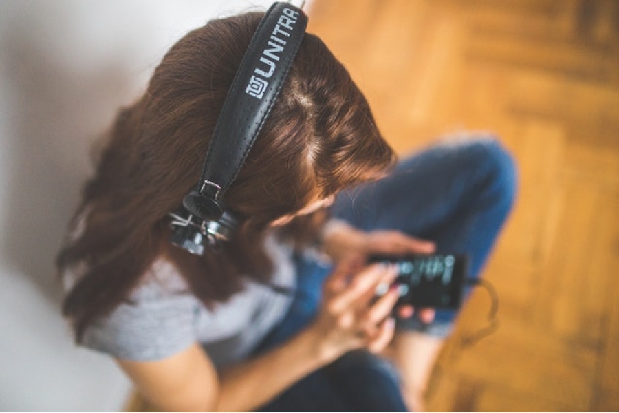 girl-head-headphones Girl with headphones