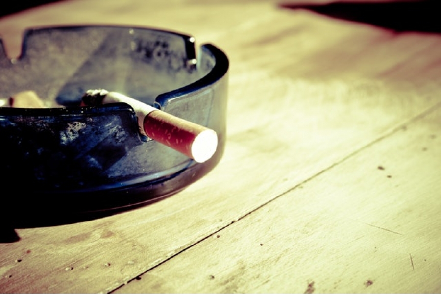 ashtray-cigarette-macro Cigarette on ashtray