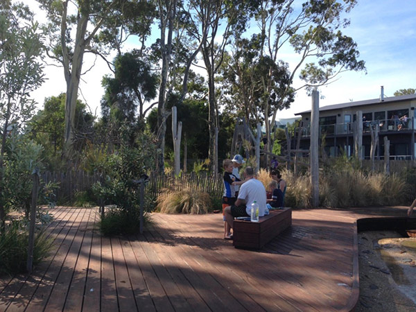 Image courtesy Gippsland Granny Image of a family enjoying a seating area at Patterson park in Metung