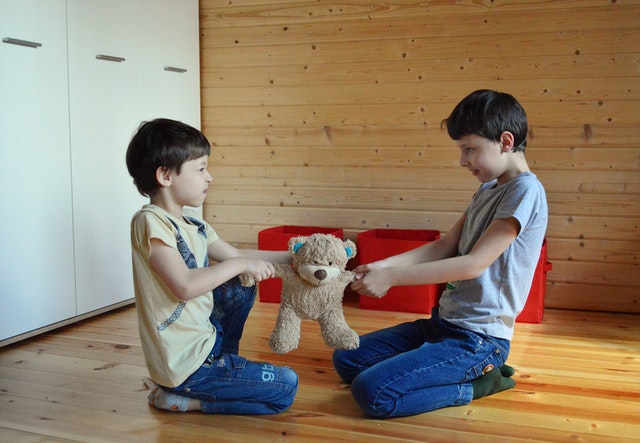 Sibling rivalry: how to manage competitive kids Sibling rivalry: how to manage competitive kids